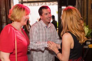 mężczyzna i dwie kobiety