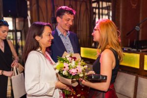 trzy kobiety i mężczyzna