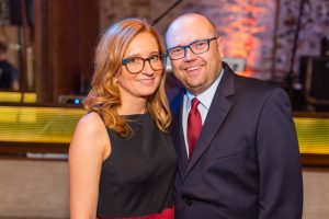 kobieta i mężczyzna w okularach